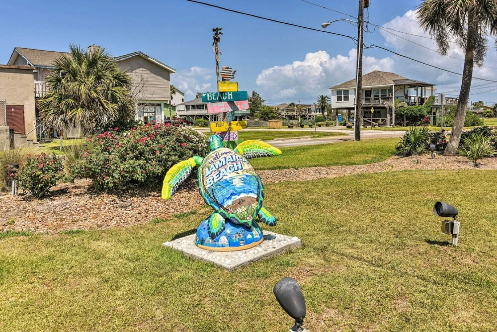 1 Mi to Shore: Bright Jamaica Beach Getaway!