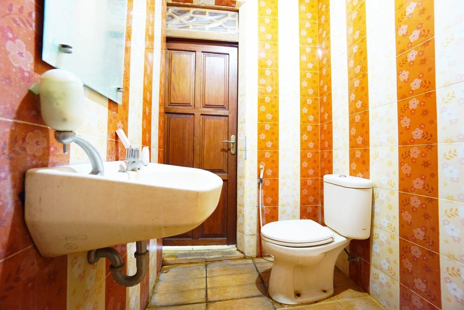 OYO 1254 Golden Lake Resort