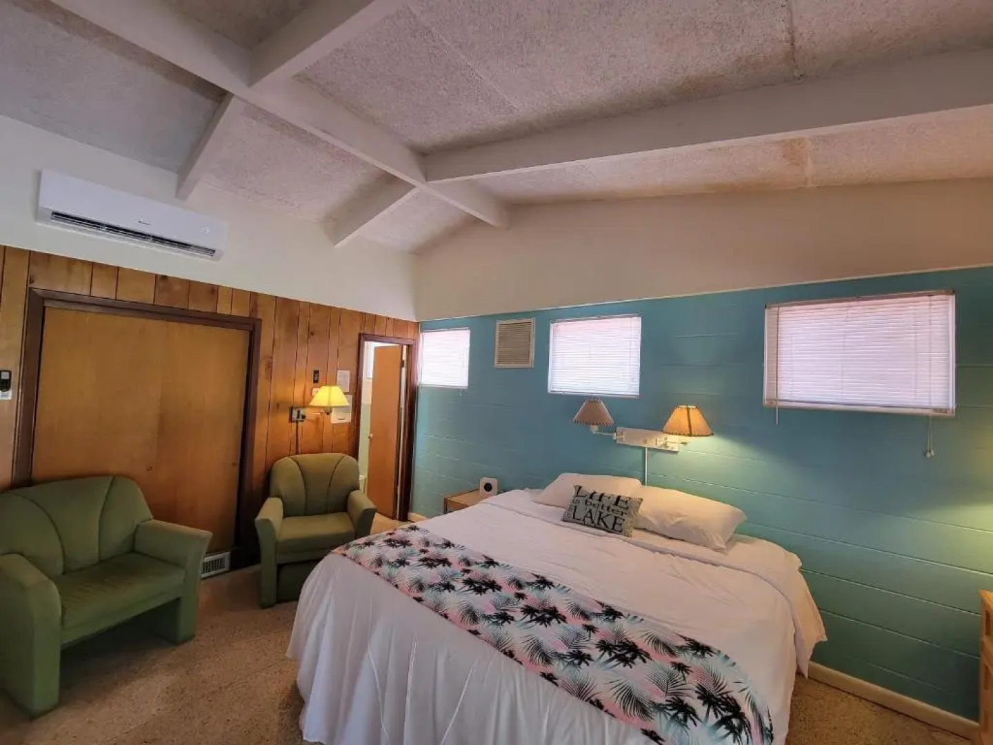 Tropical Resort & Marina on Lake Beresford