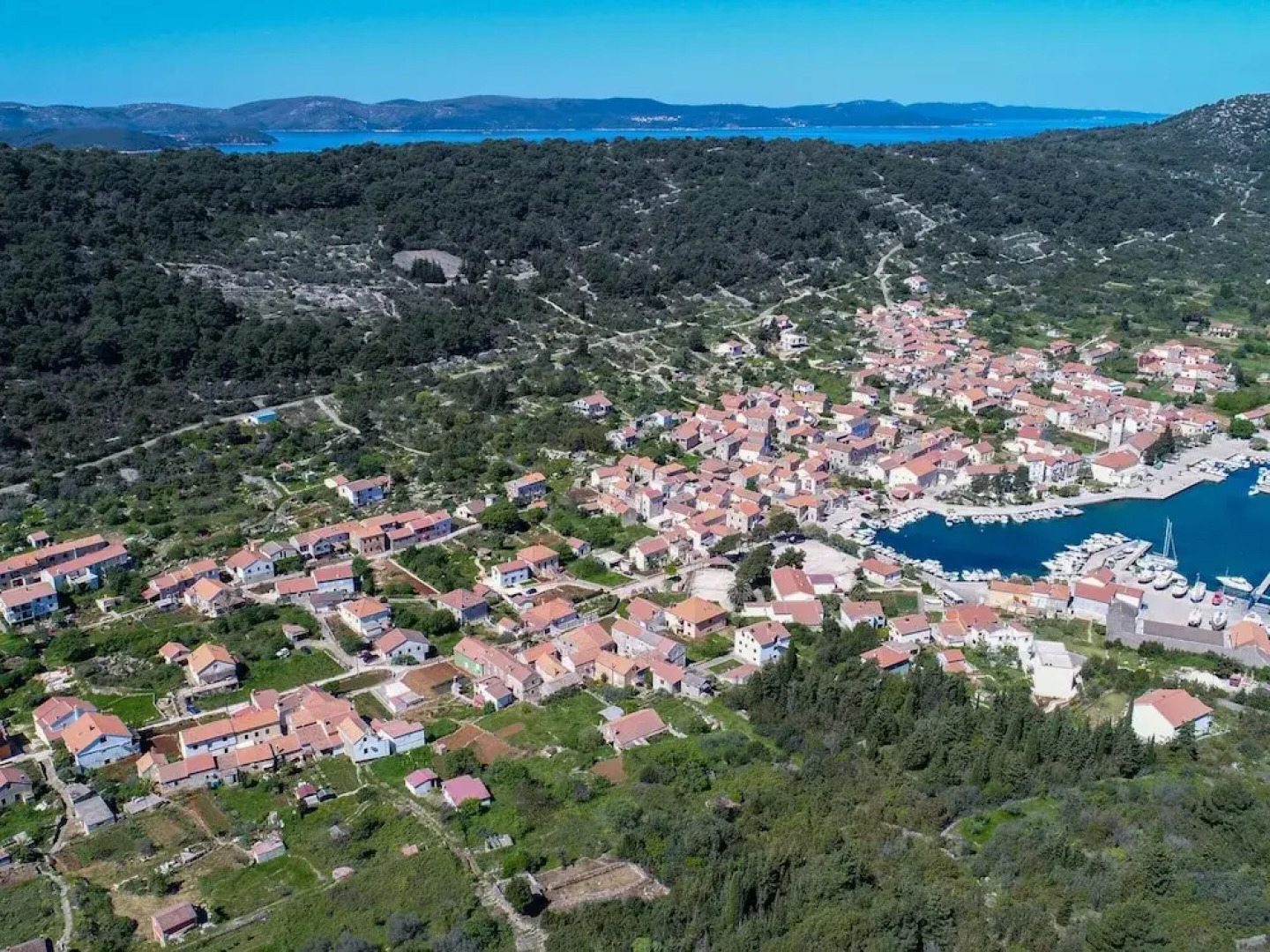 Holiday Home in Veli Iz With Fenced Garden