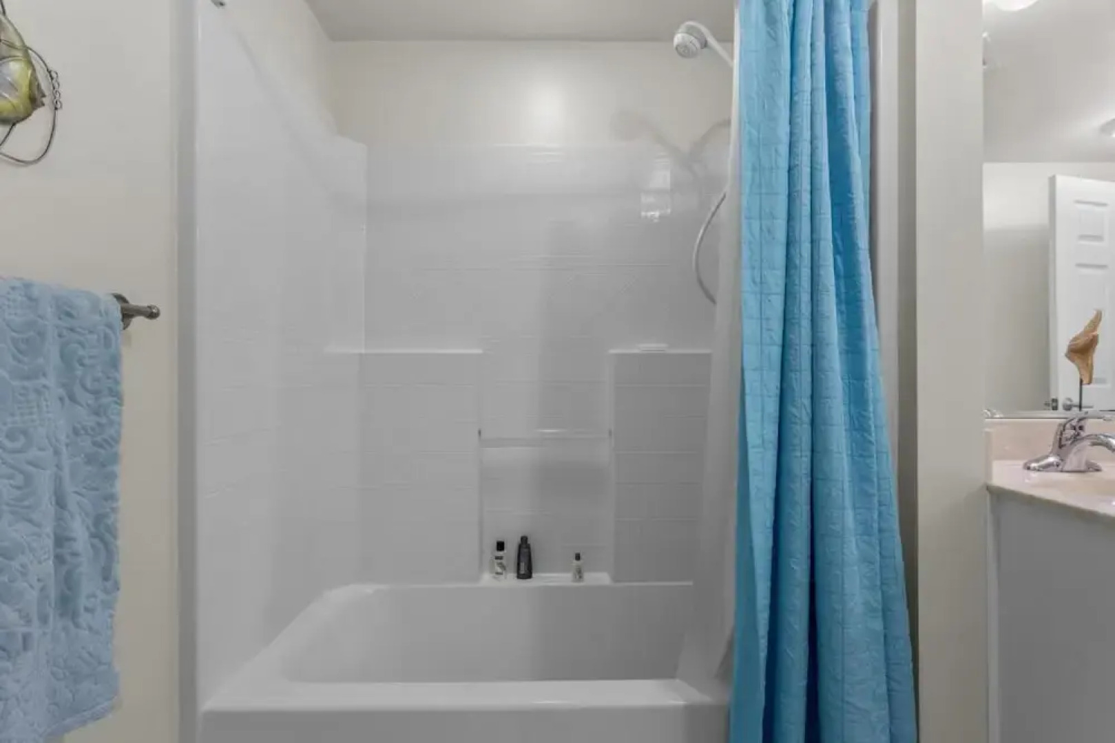 Yacht Club Dream 3 Bedroom Condo by RedAwning