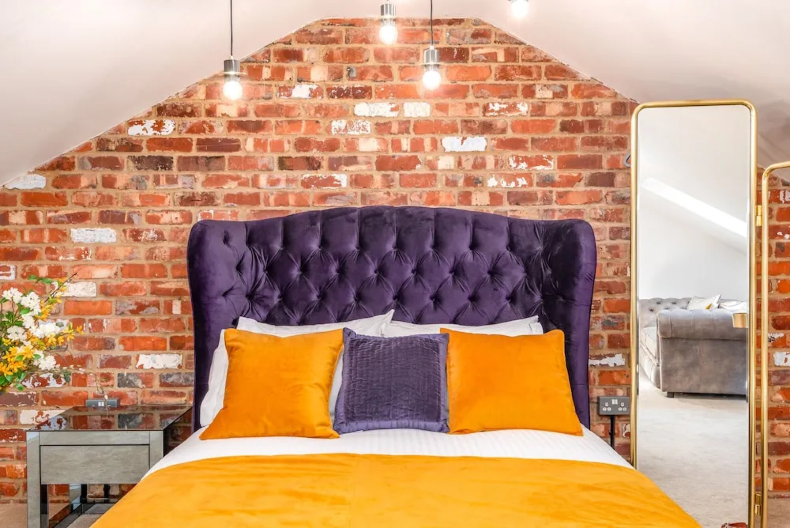 Lincoln 4-beds, Sleeps 13, Hot Tub & Pet Friendly