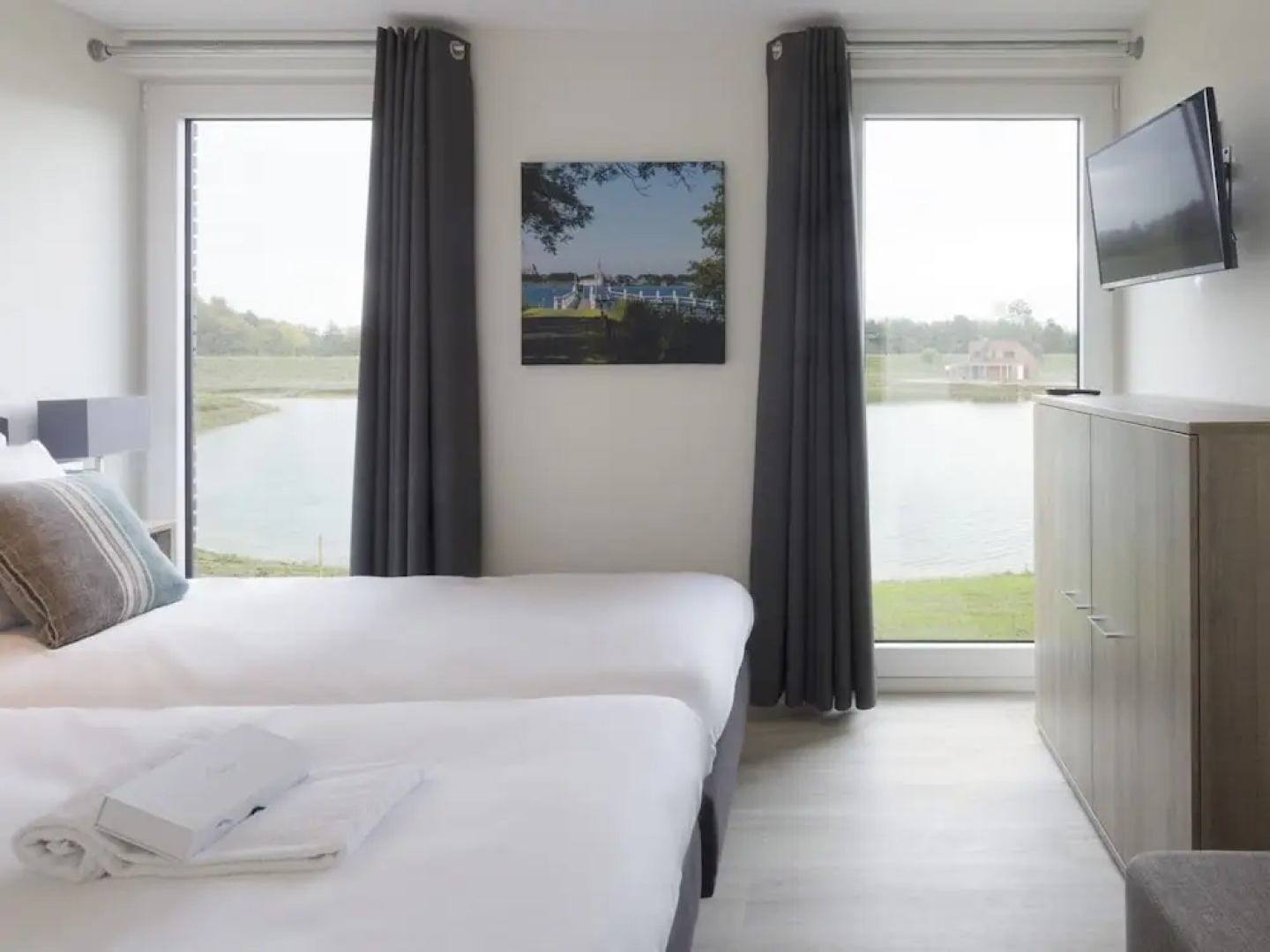 Modern Villa With 3 Bathrooms, Located Close to Lake Veere