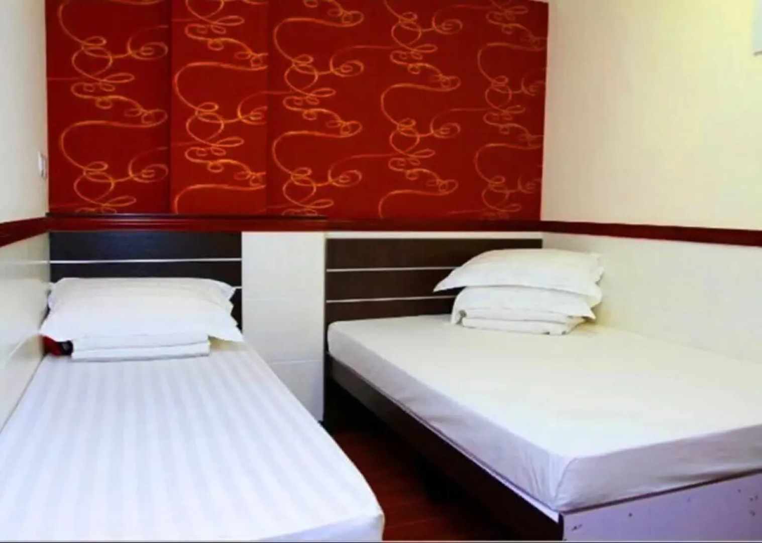 ZEN Rooms National Court