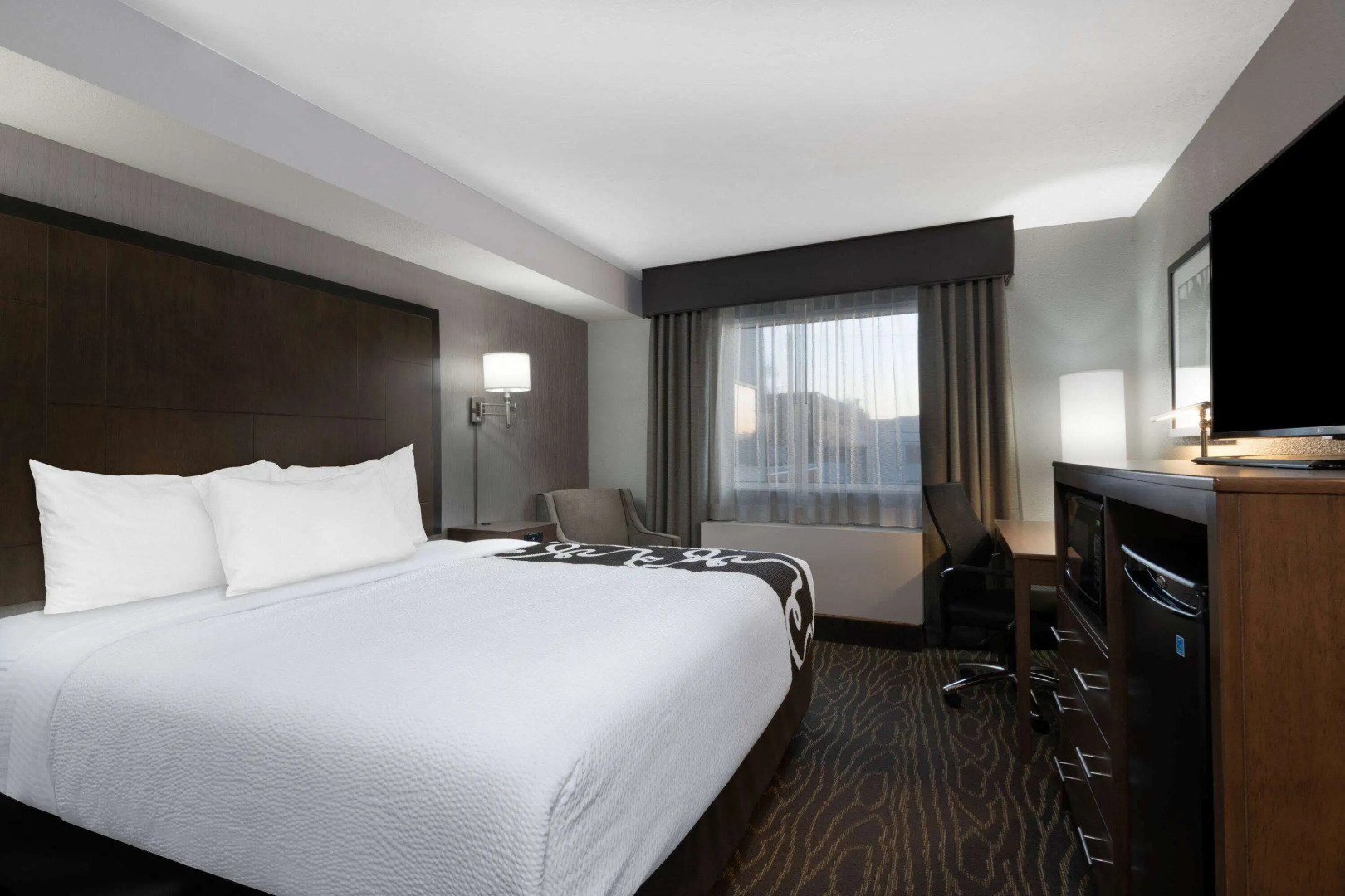 La Quinta Inn & Suites by Wyndham Anchorage Airport