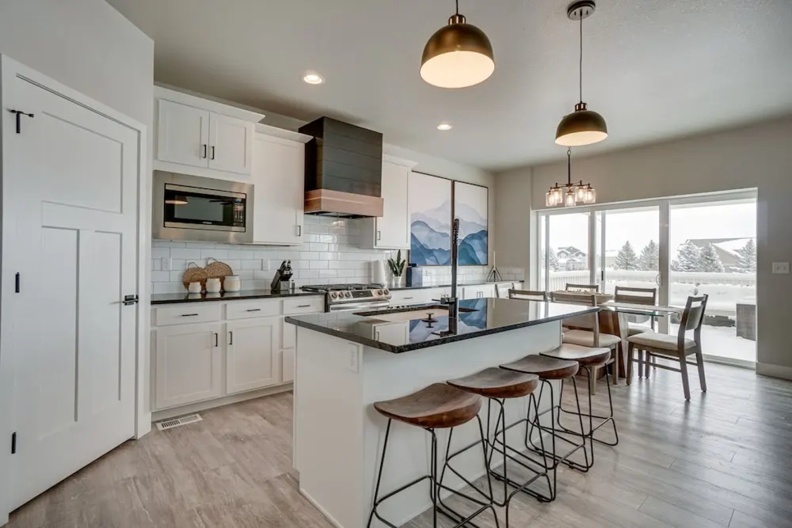 Family-friendly Townhome ~ 2 Mi to Windsor Lake!
