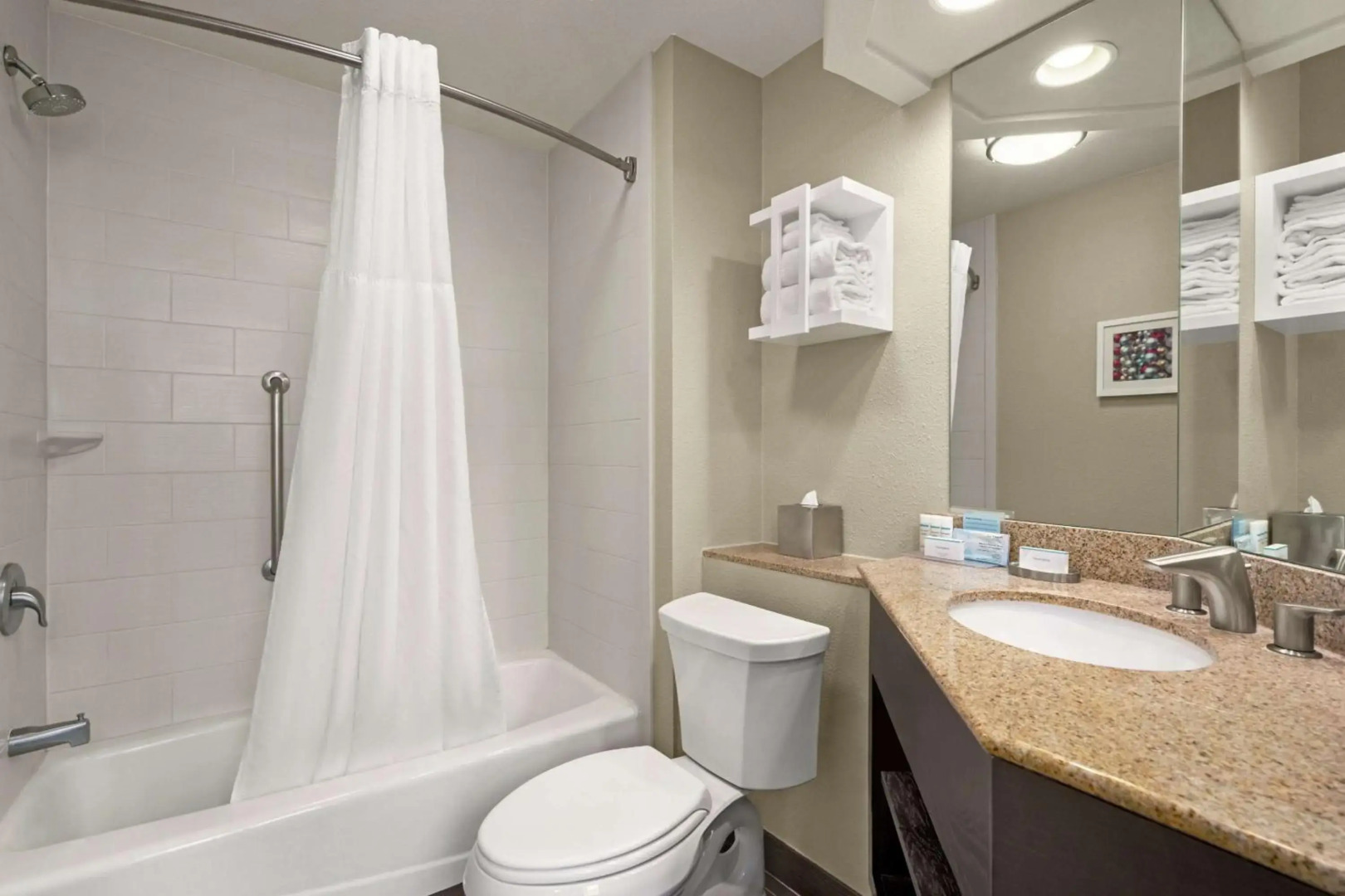 Fairfield Inn & Suites by Marriott Queensbury Glens Falls/Lake George Area