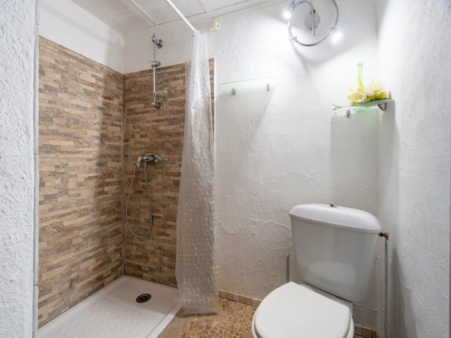 Majestic Holiday Home in Laroque With hot tub