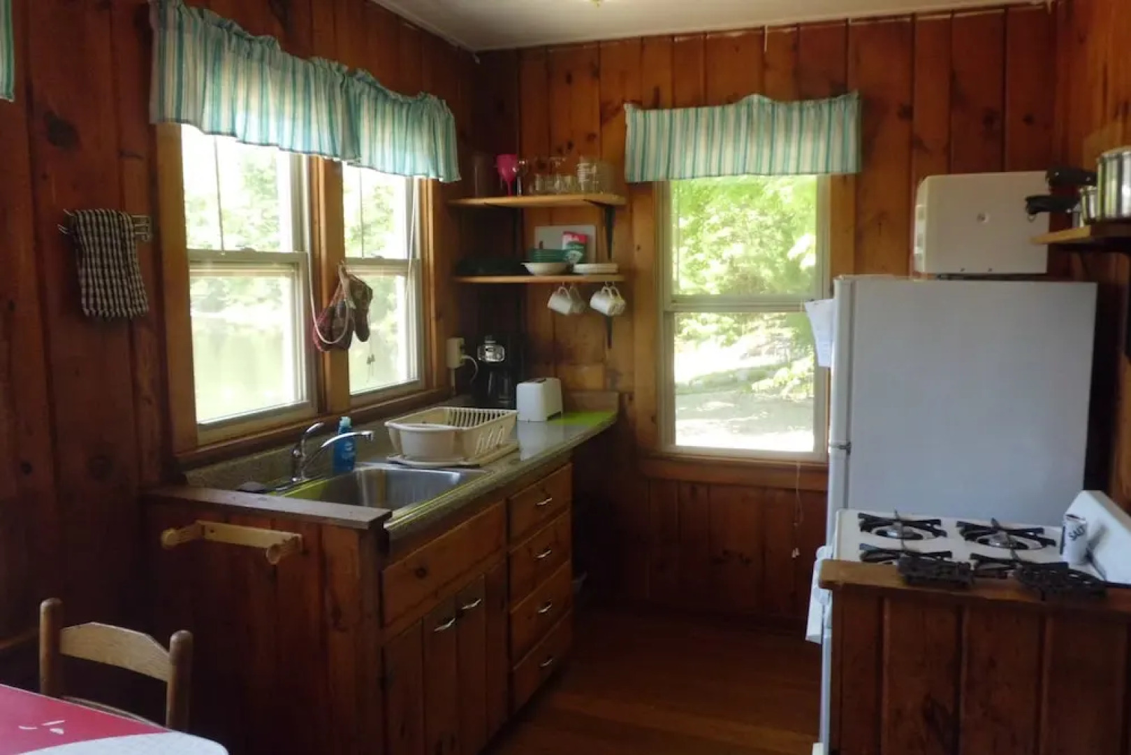 Hide-a-way Waterfront Cottages