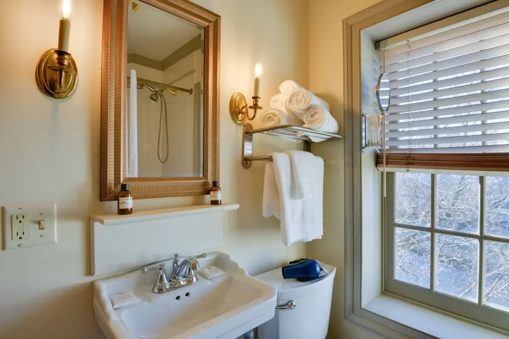Sackets Harbor Apartment, Walk to Lake Ontario!