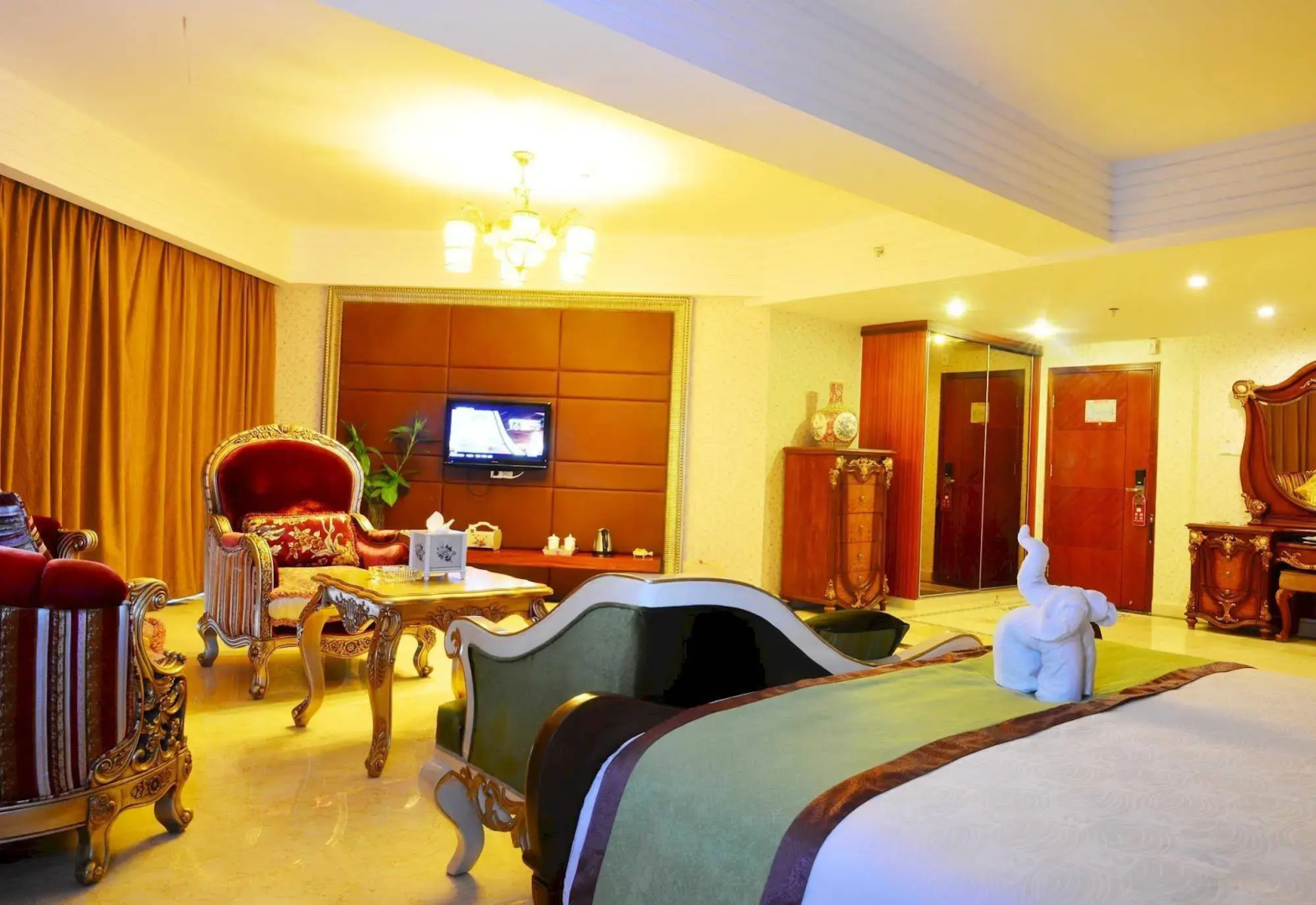 Xinglong Old Banyan Hotel - Wanning
