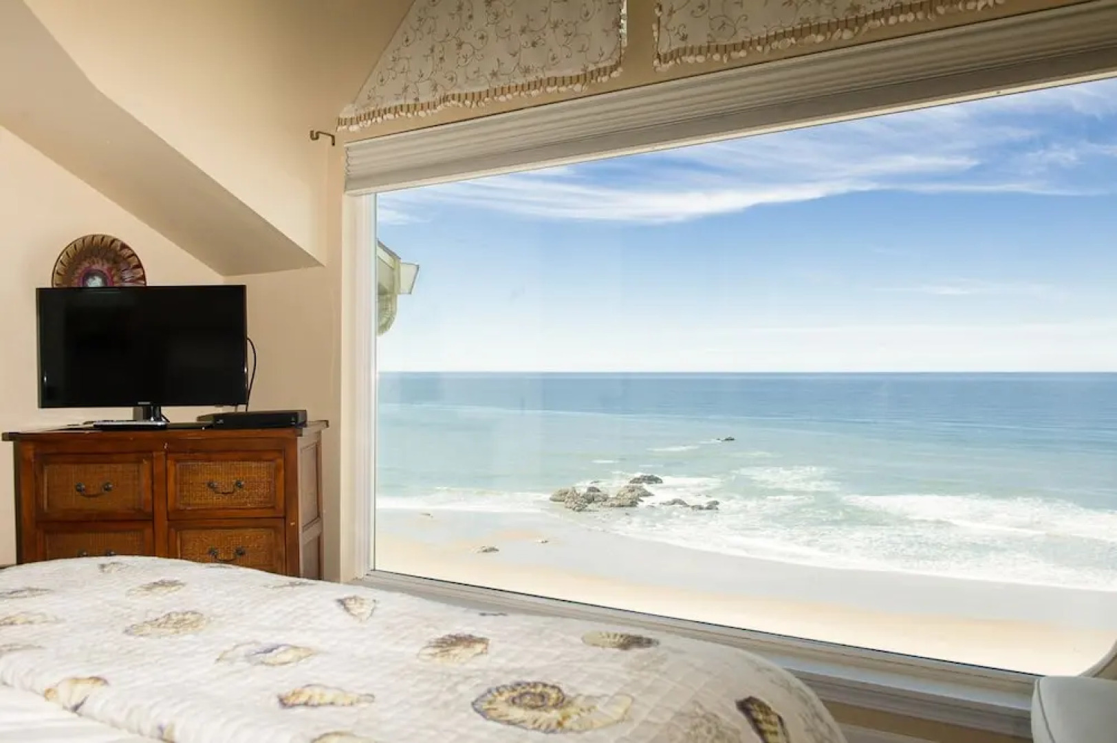 Sea Cliff 3 Br cottage by RedAwning
