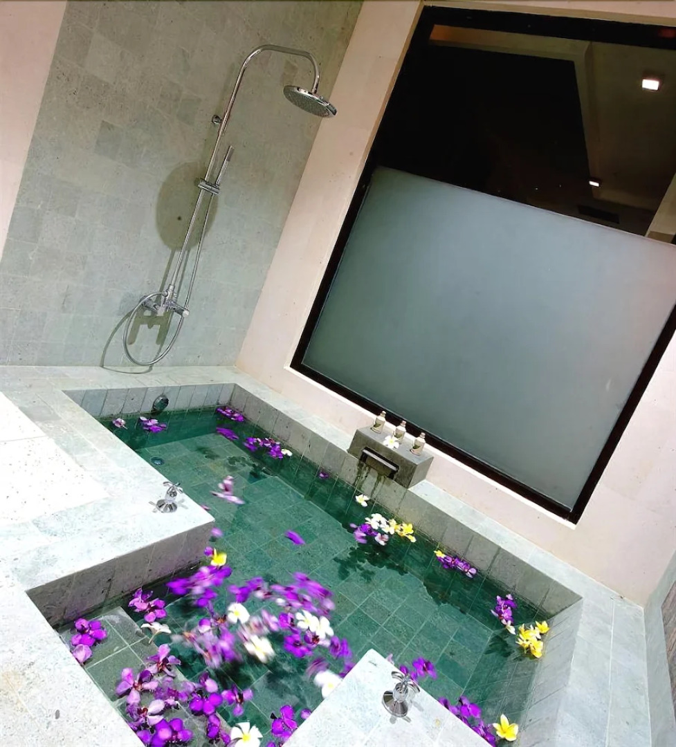 Nusa Nalan Beach Resort