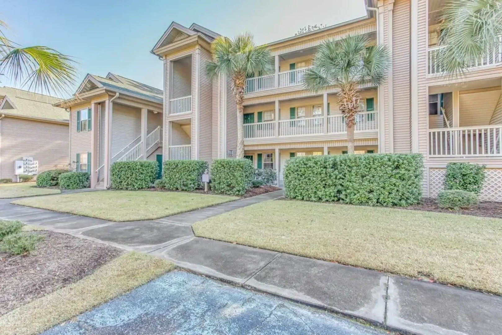 Pawleys Island Condo w/ Screened Porch + Golfing!