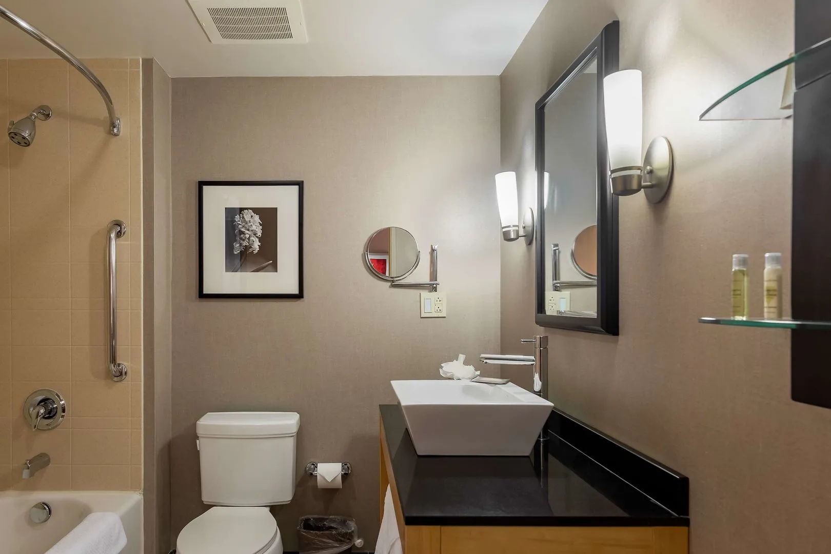DoubleTree by Hilton Hotel Savannah Airport
