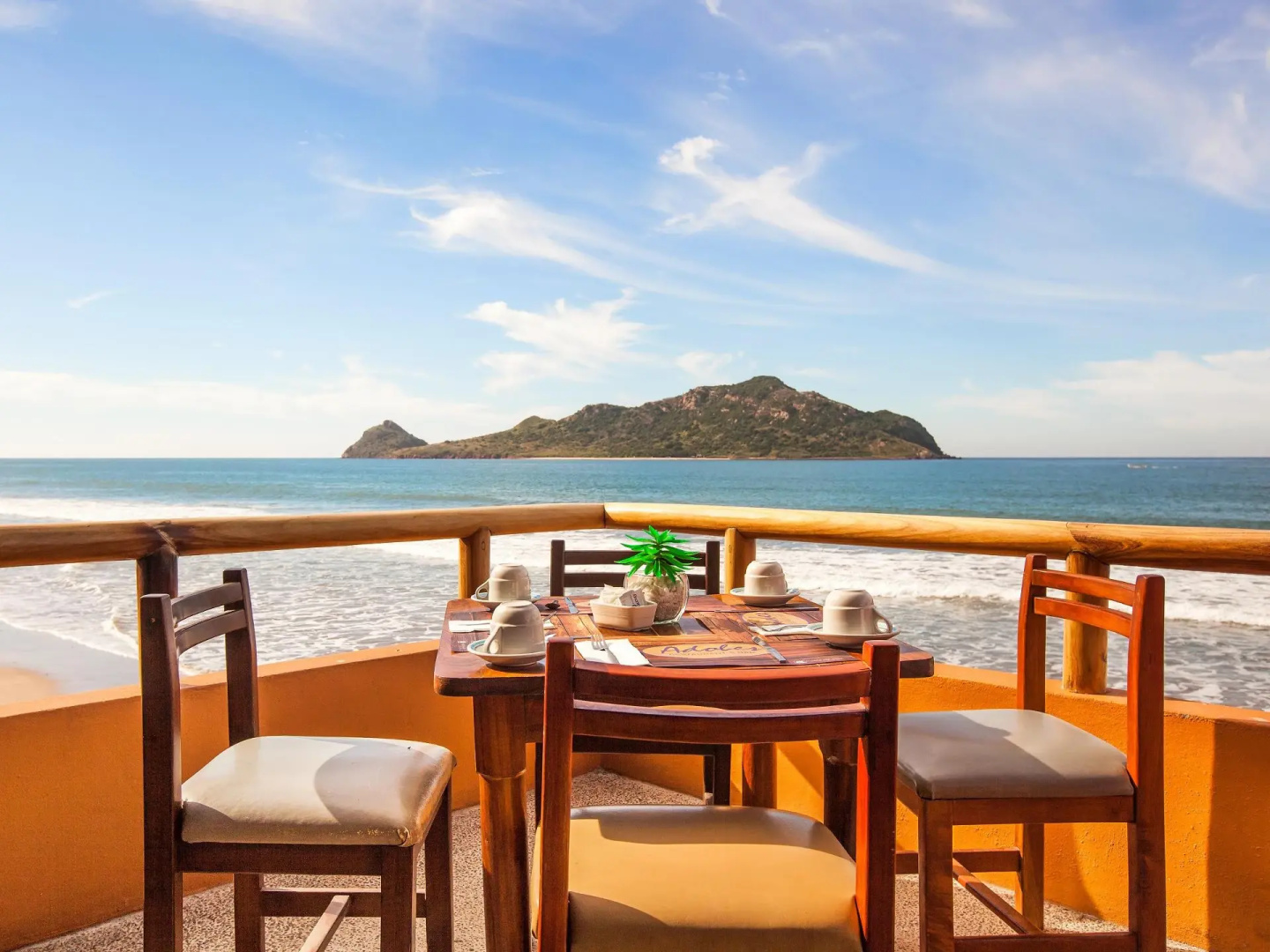 Costa De Oro Beach Hotel