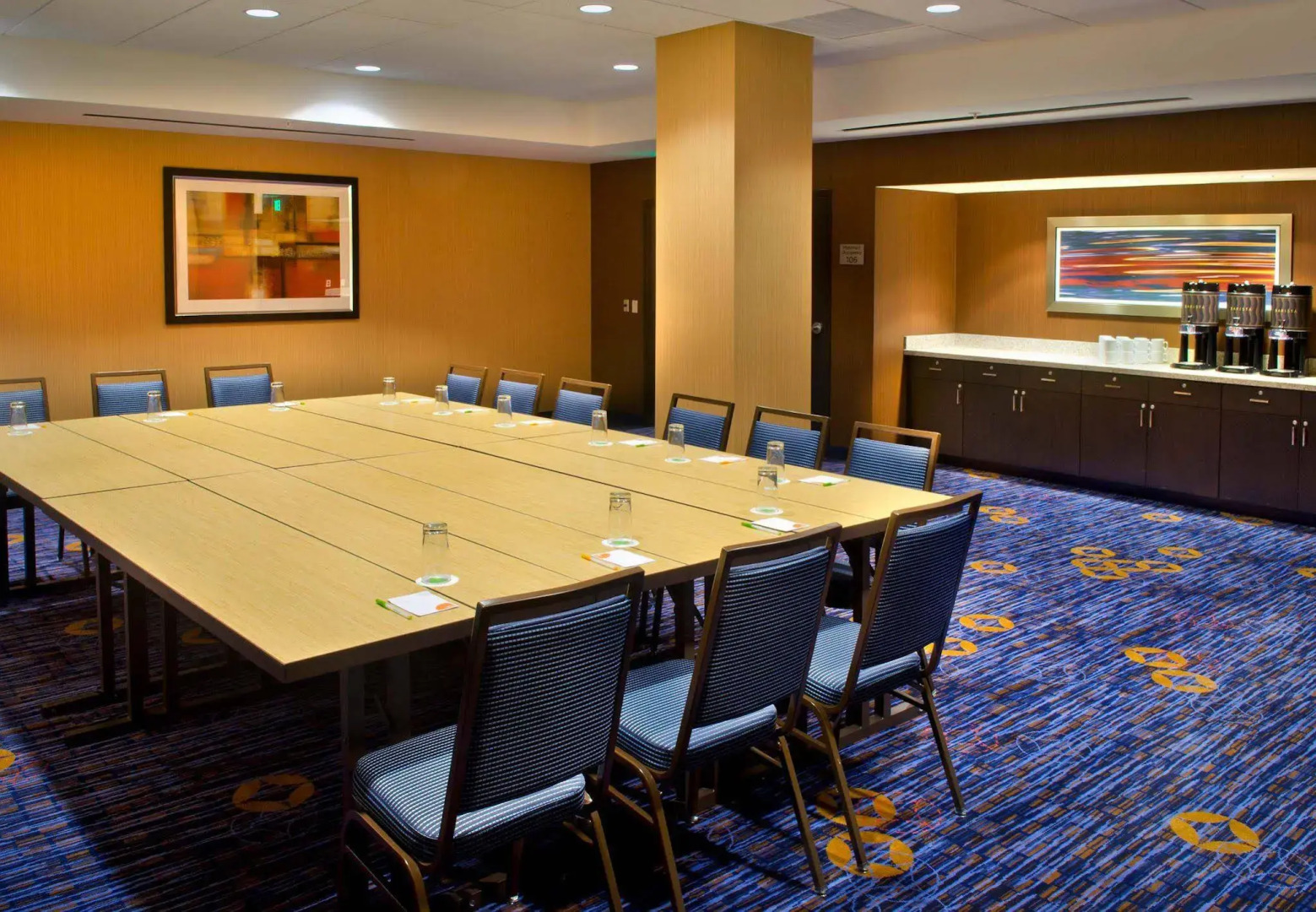 Courtyard by Marriott Newark Downtown