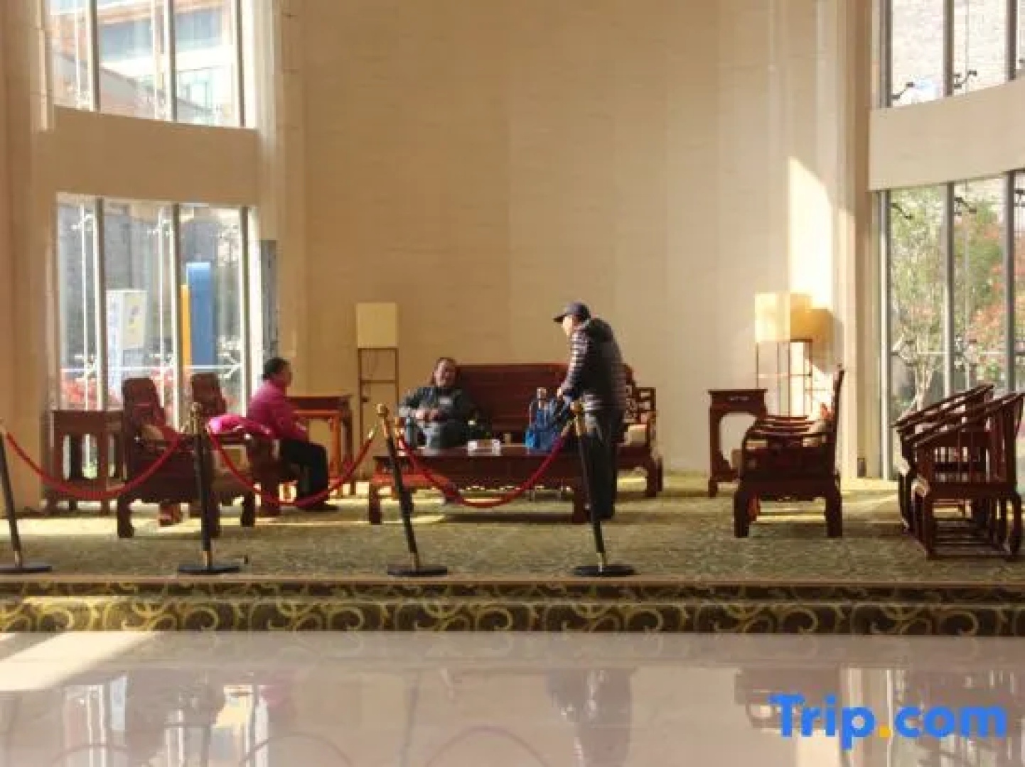 Wolong International Hotel