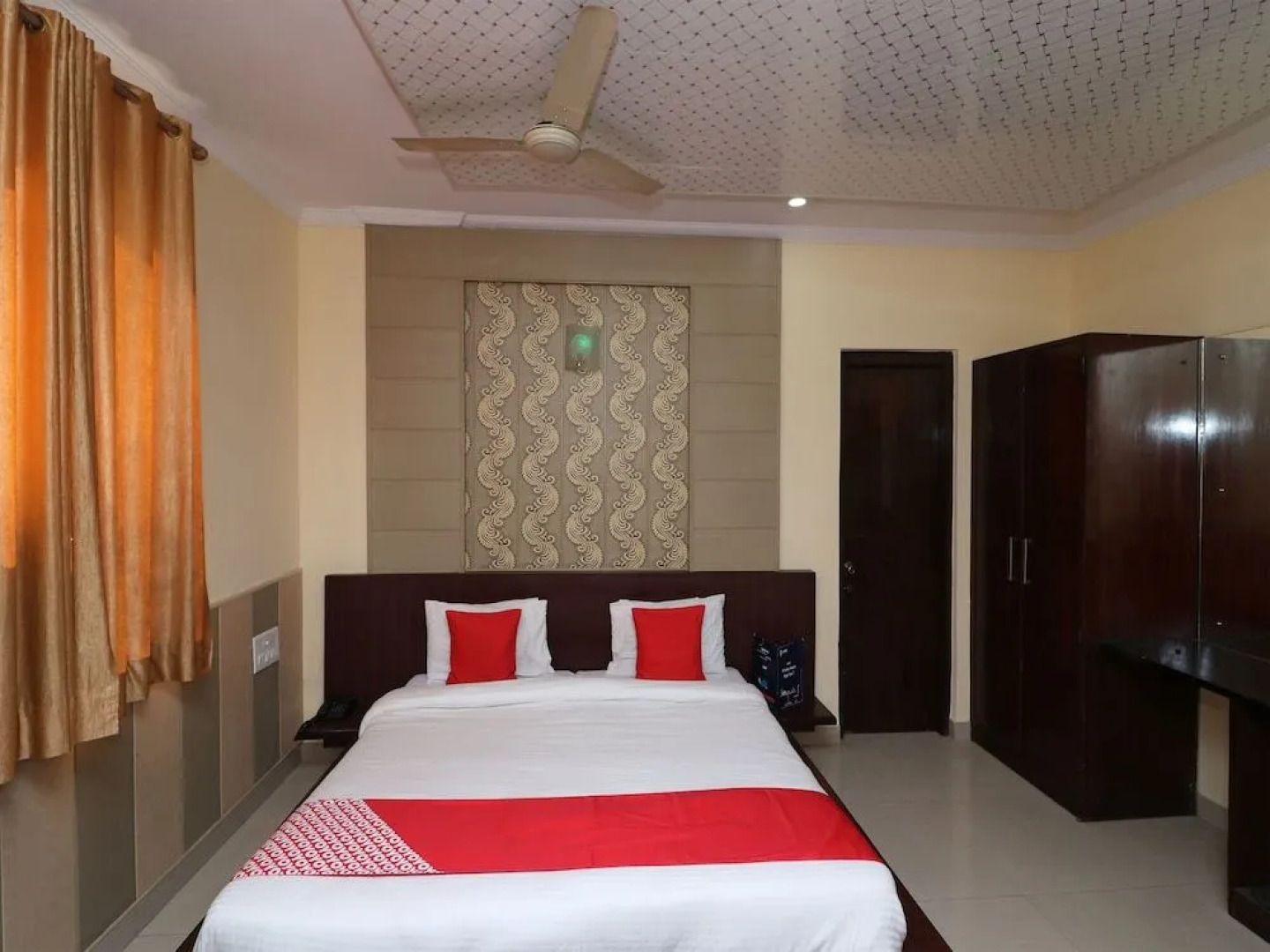 OYO 3735 Hotel Chilana Tower