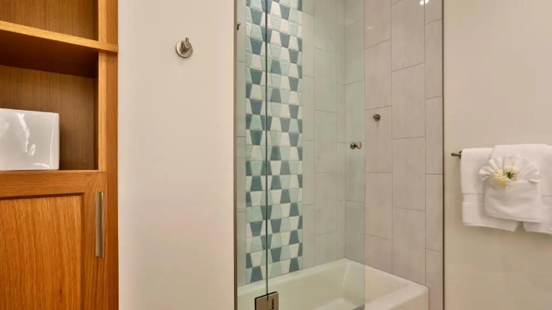 Maui Westside Presents - Luana Garden Villas 15D