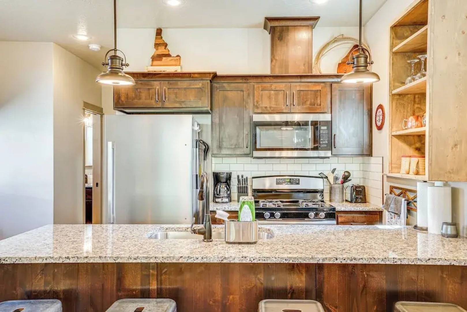 Charming Donnelly Home - 1 Mi to Lake Cascade!