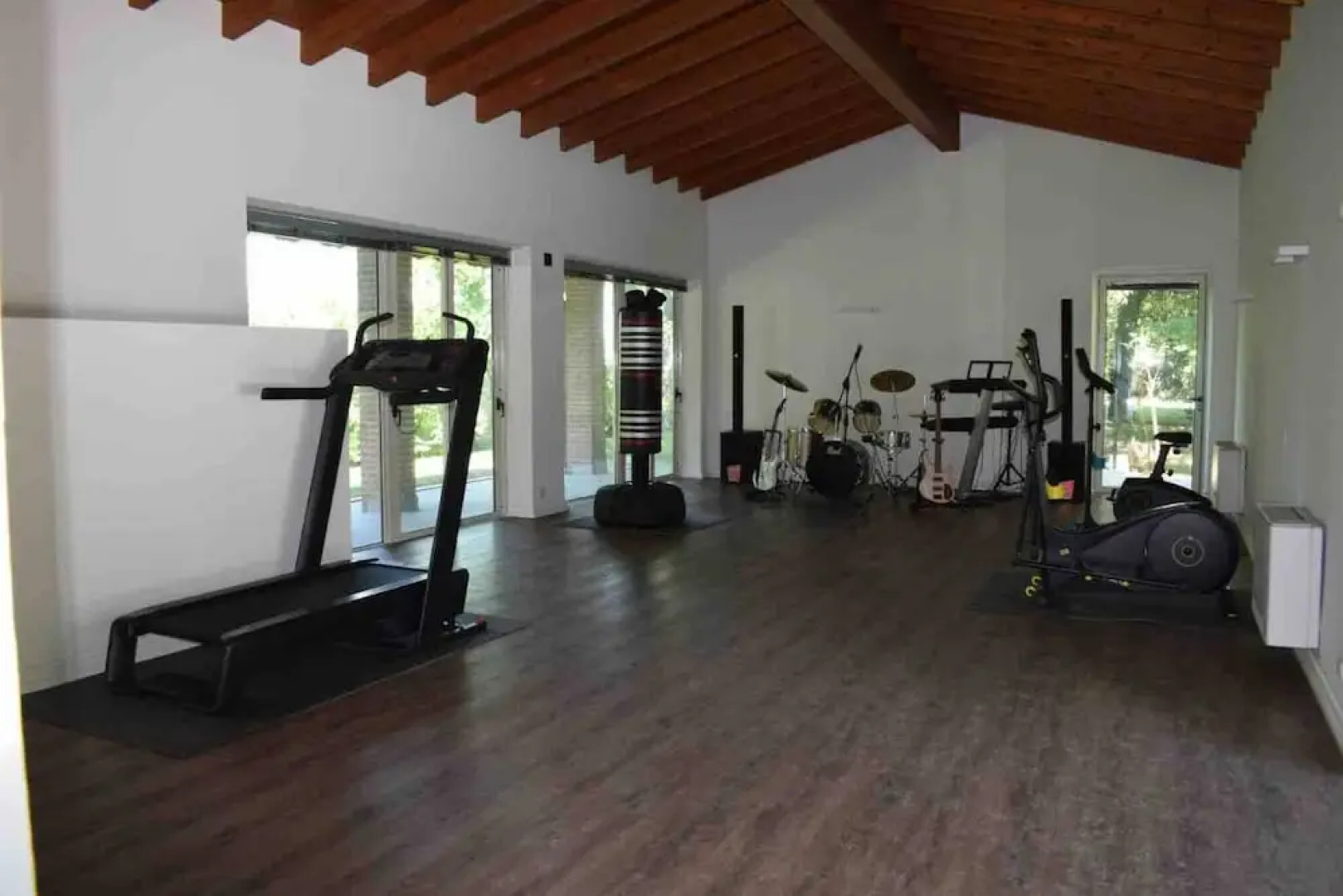 Villa Fermi, With Swimming Pool, Gym, Saunas and Room Equipped With Musical Equipment
