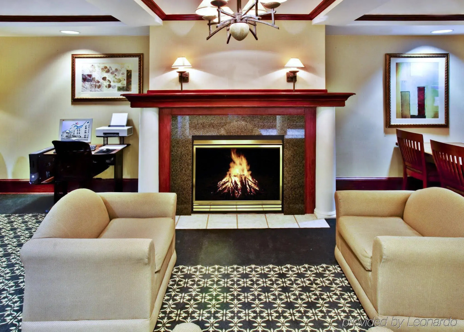 Holiday Inn Express & Suites - Interstate 380 at 33rd Avenue by IHG