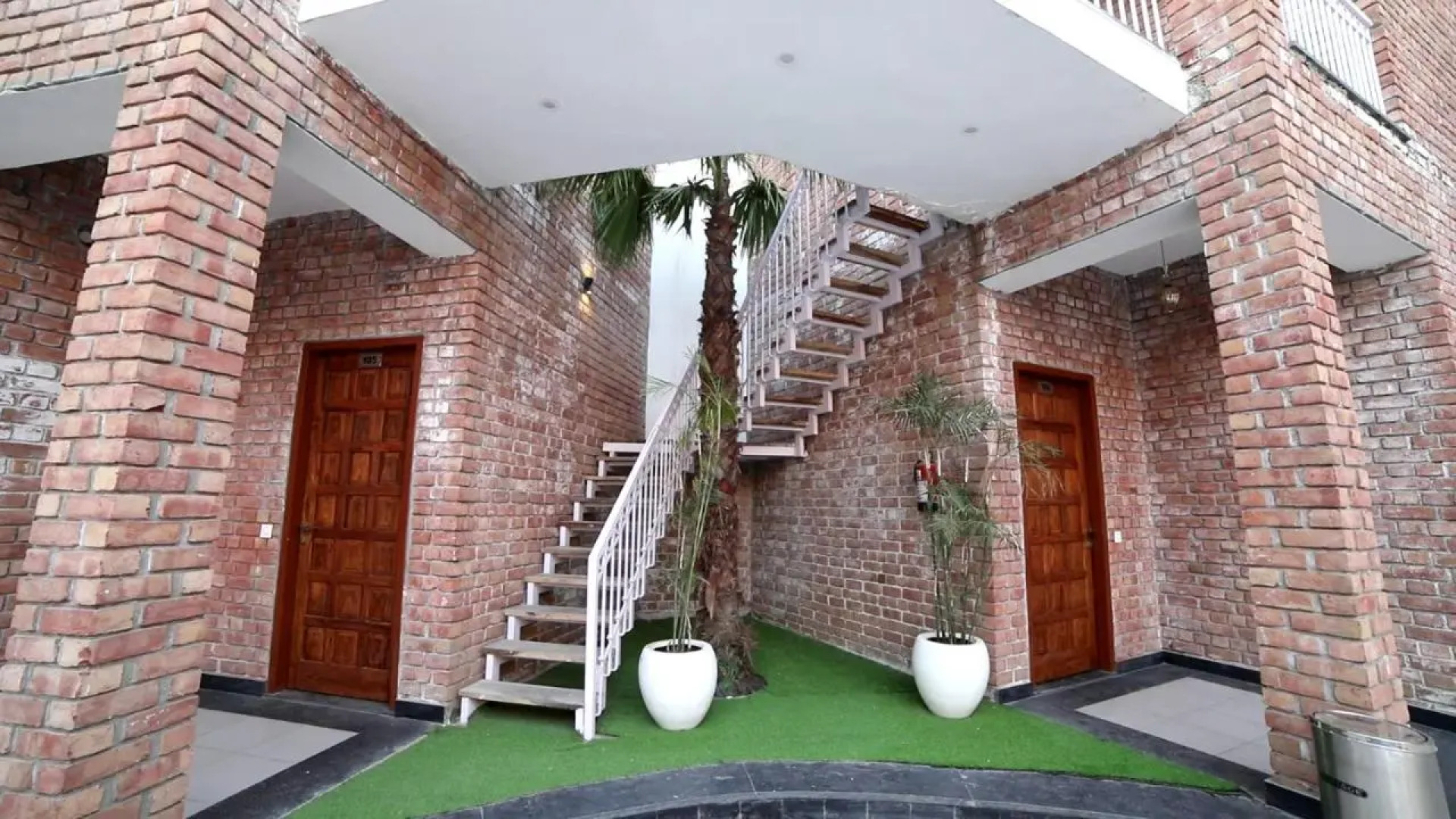 Raja Ji Hotel And Restaurant