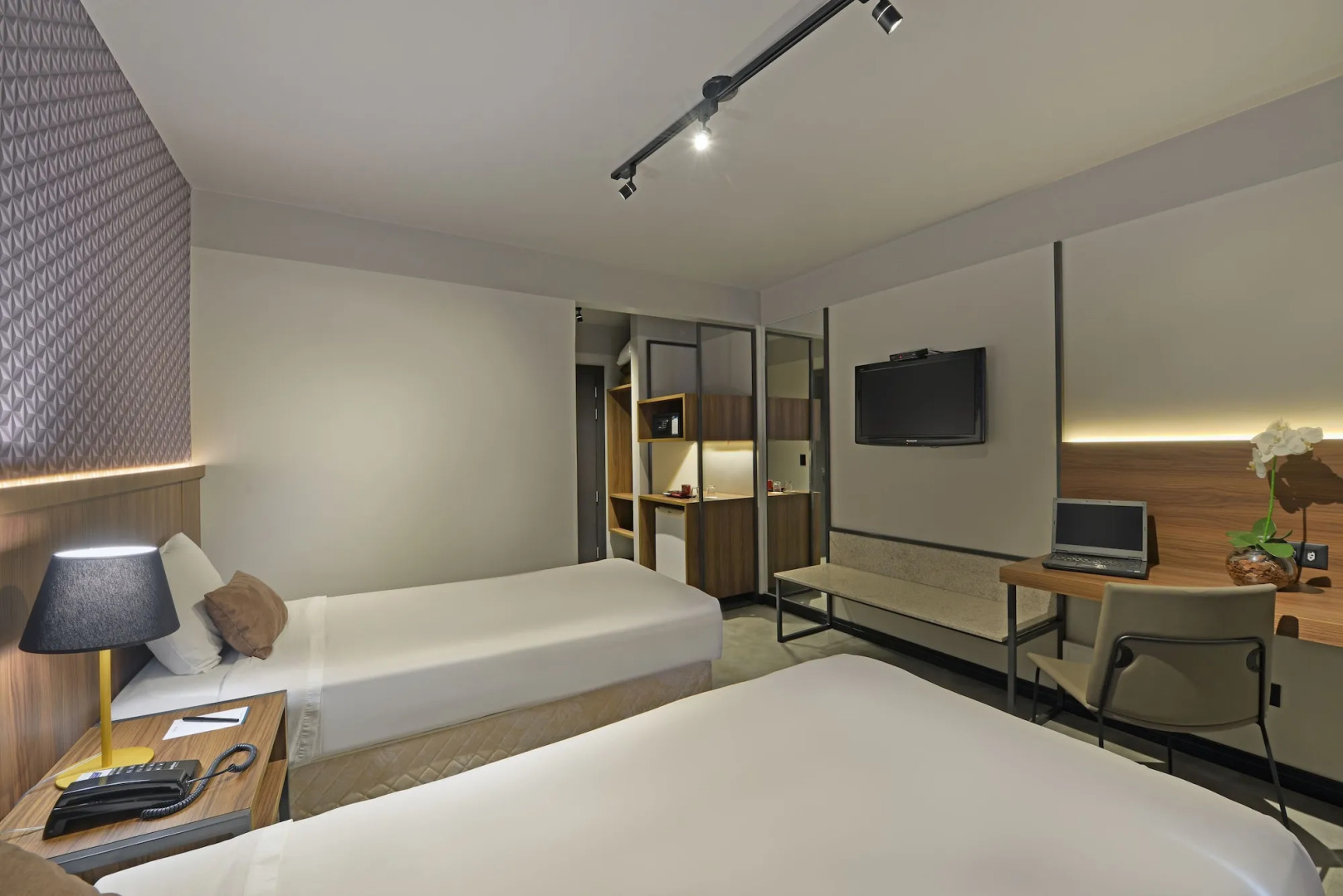 Hotel Deville Business Maringá