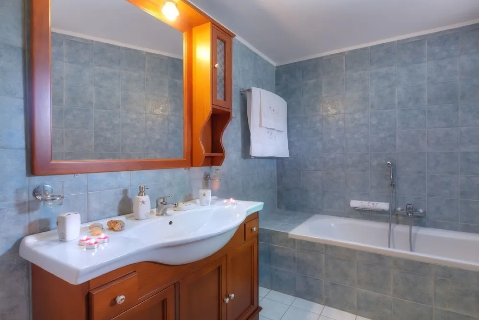 Traditional Ioannis Cottage...luxurious & Rustic With Ecological Heated Pool !!!