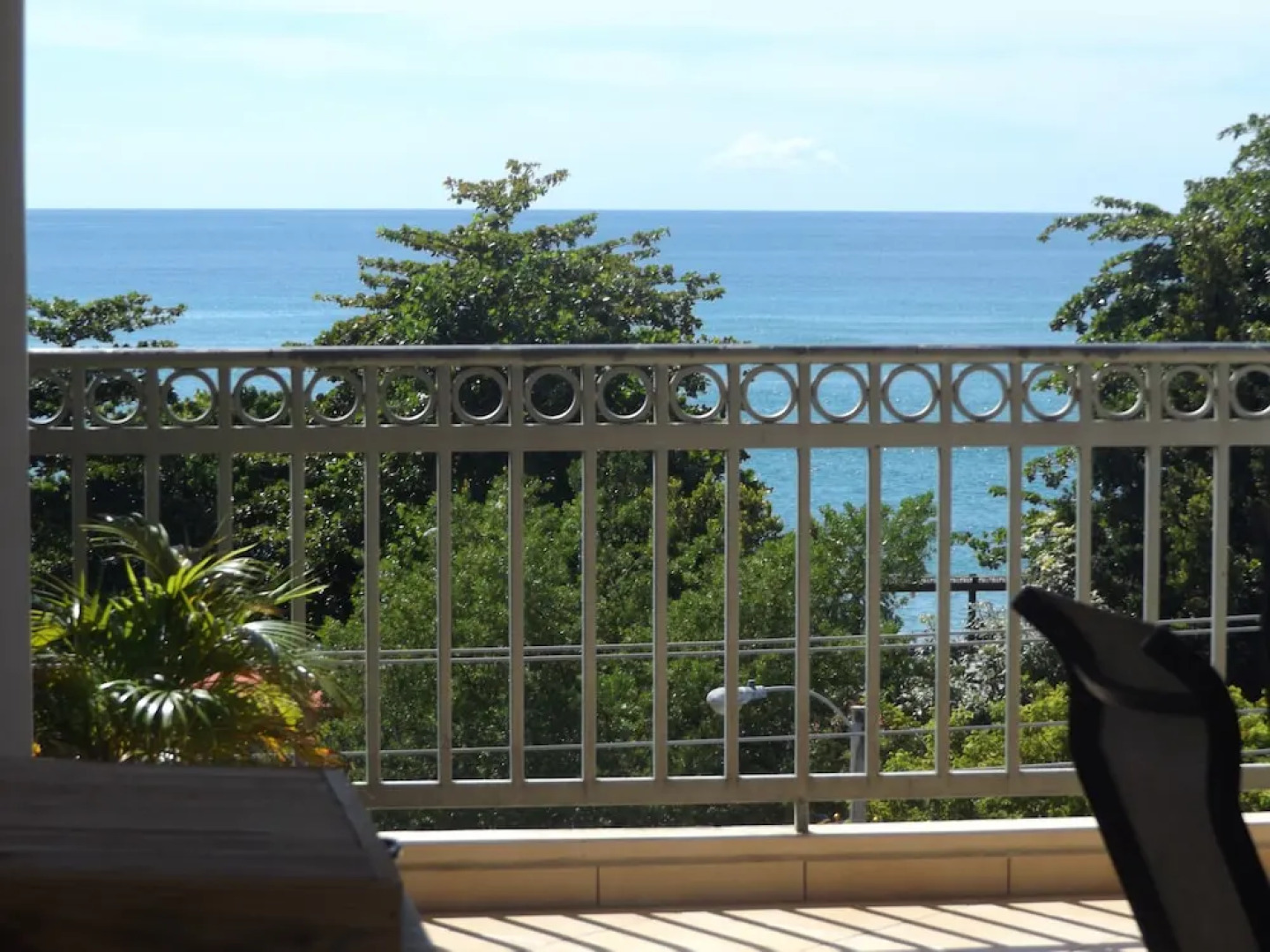 Front Beach Luxury Apartment