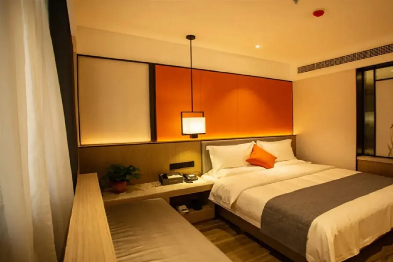 Fangyuan Business Hotel (Neixiang Nanyang)