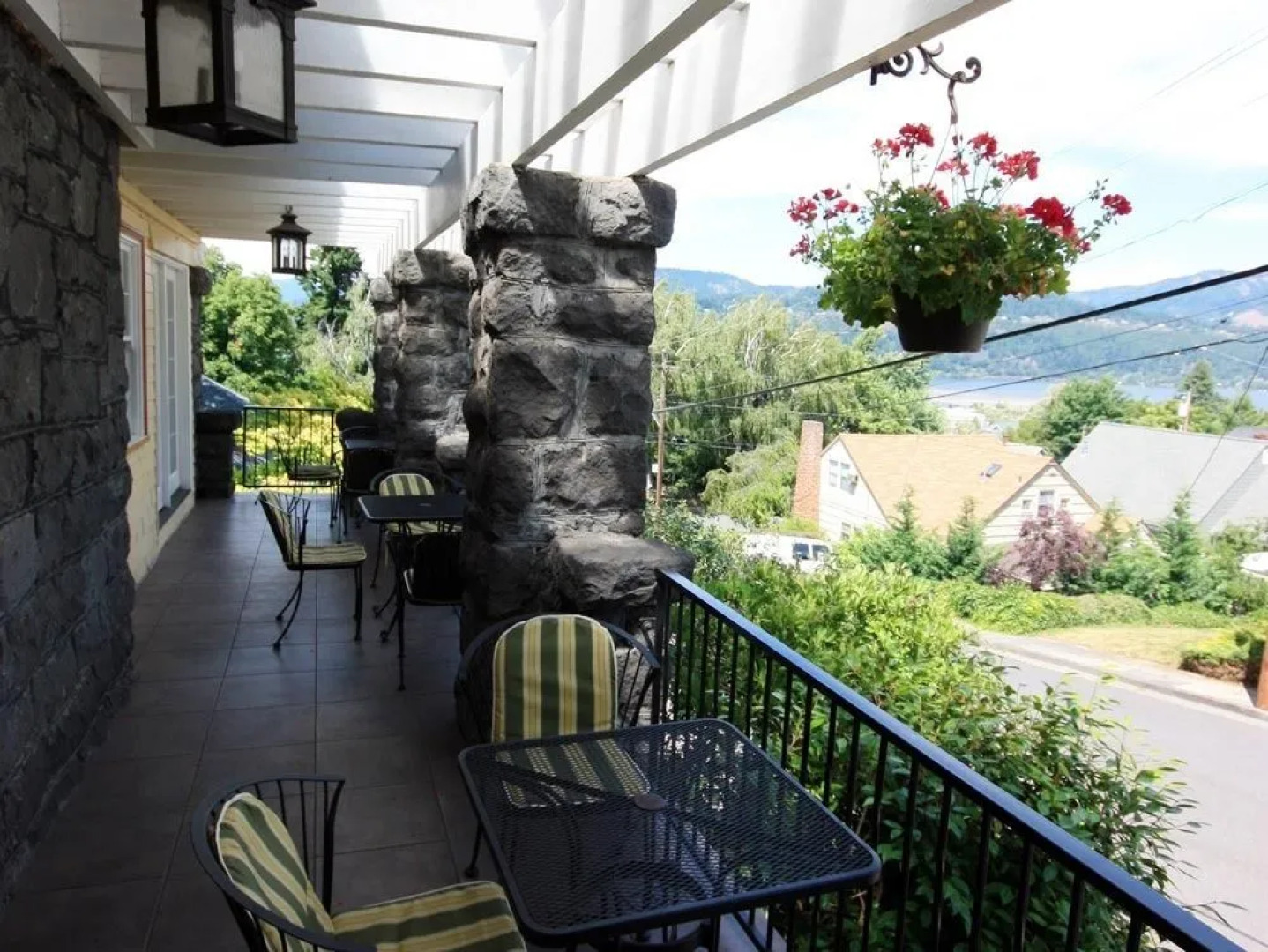 Villa Columbia Bed & Breakfast