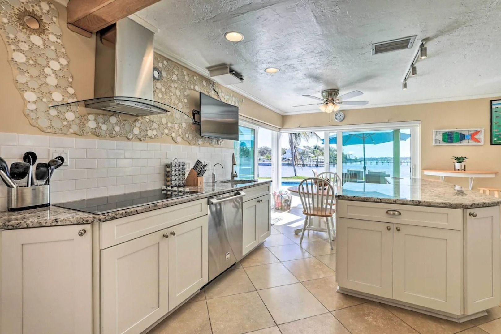 Pool, Dock & Kayaks: Waterfront Palmetto Home
