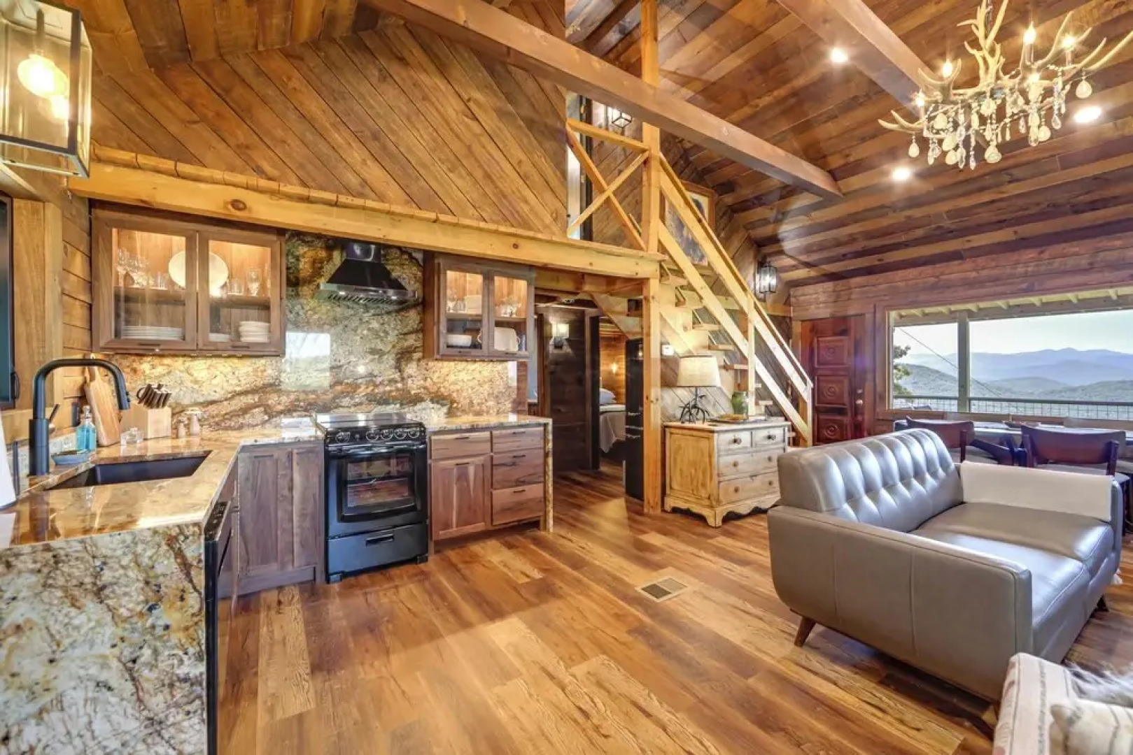 Dreamy Penrose Cabin w/ Panoramic Mountain Views