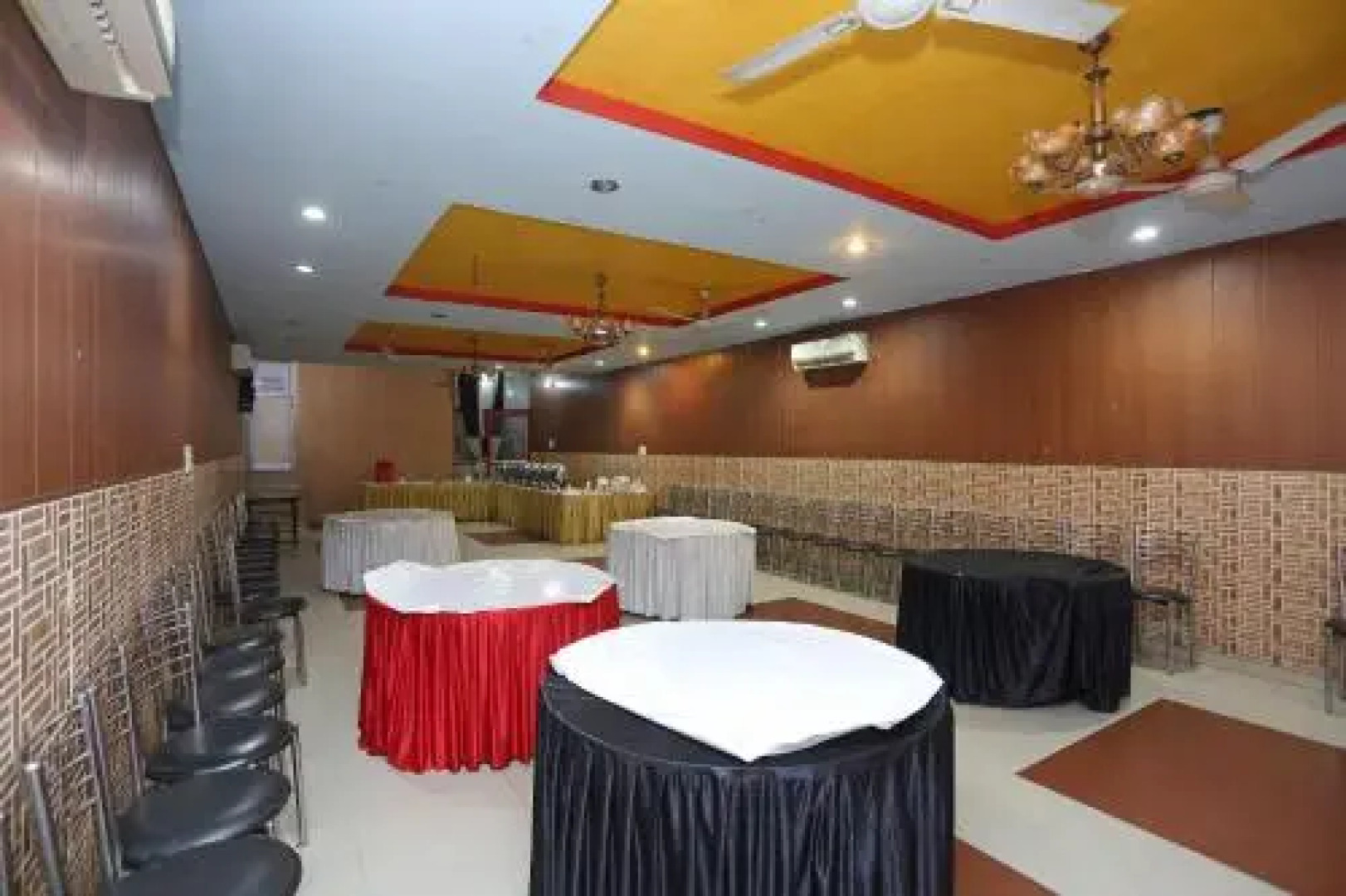 OYO 28411 Taj Guest House