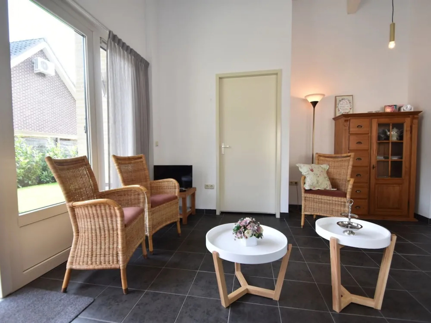 Modern Holiday Home With a Luxury Walk-in Shower and Enclosed Private Garden in Putten