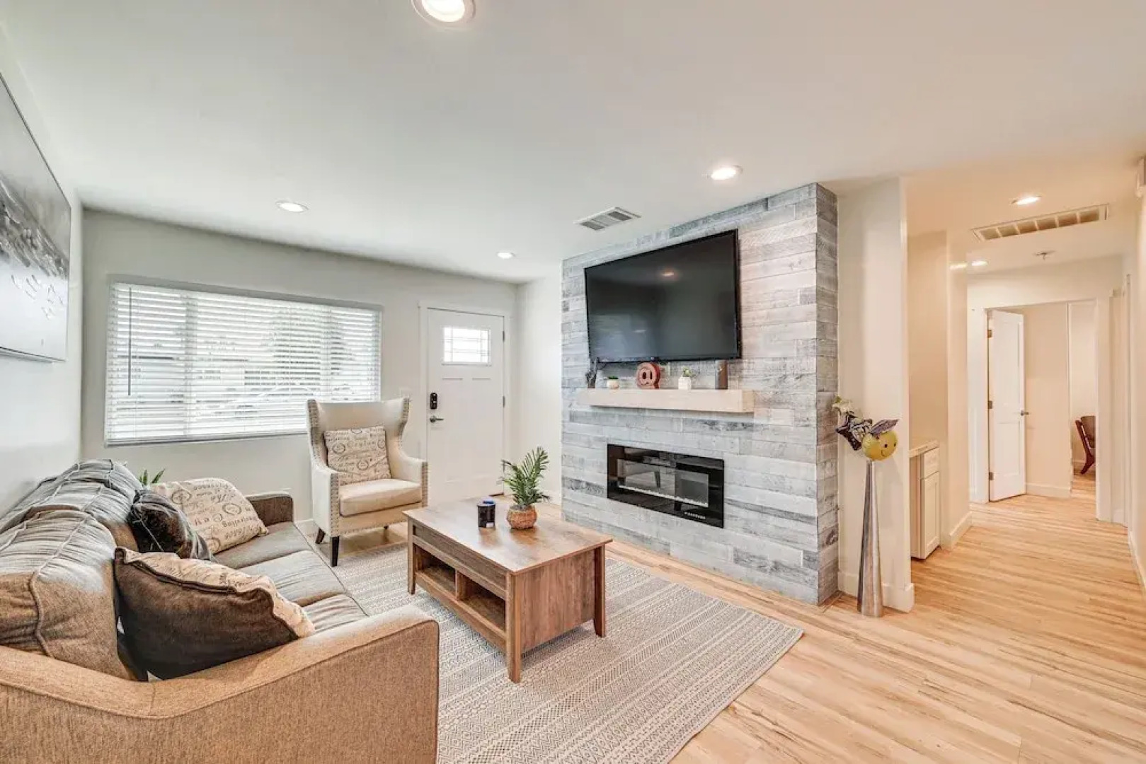 8 Mi to Downtown San Diego: Chic Home w/ Patio