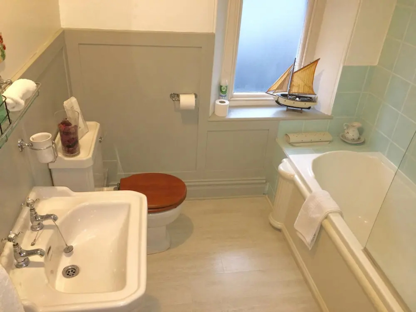 Lakeside Country Guest House