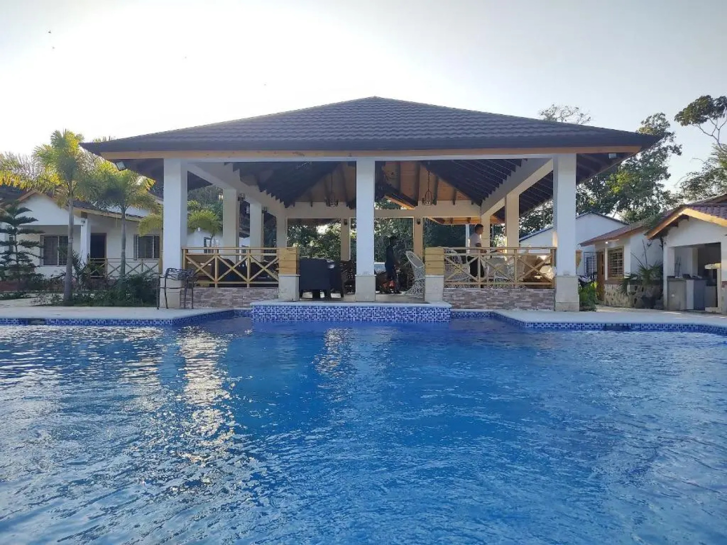 Villa de Colores By Hospedify- 3 villas para 36 personas con Piscina, Cancha, Jacuzzi, y Gazebo