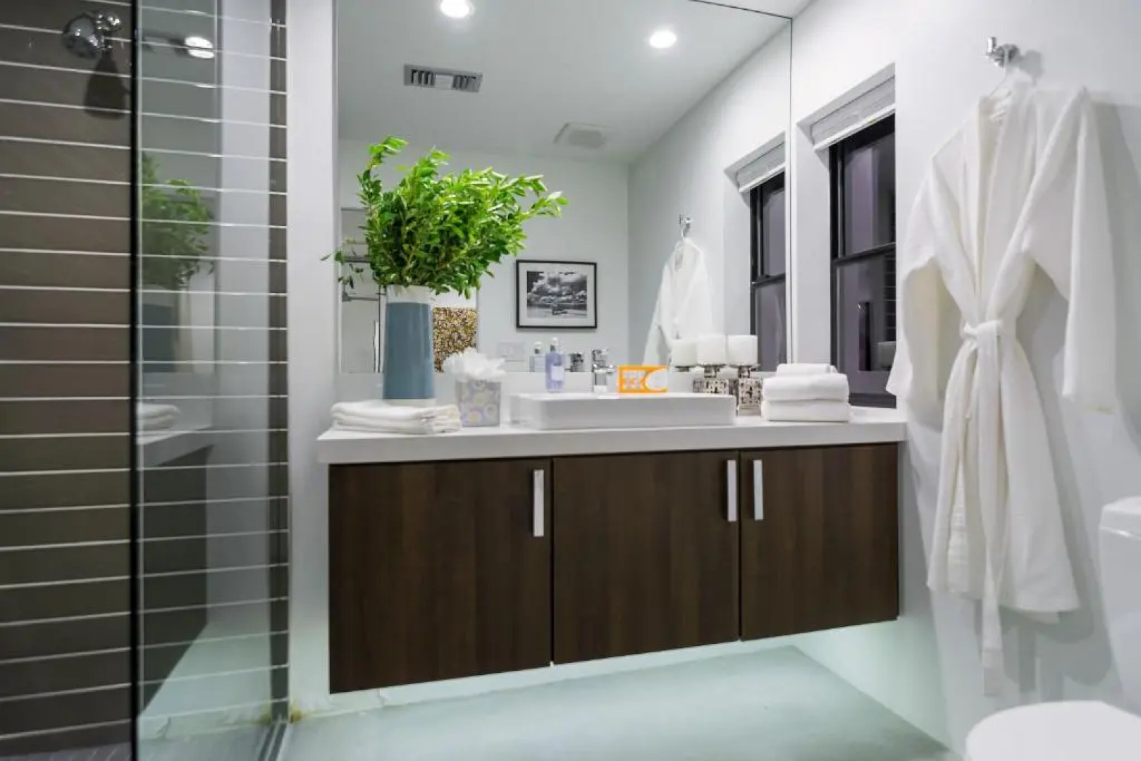 Best in Palm Springs • Featured in Dwell • 5 Bedrooms & All En Suite Baths