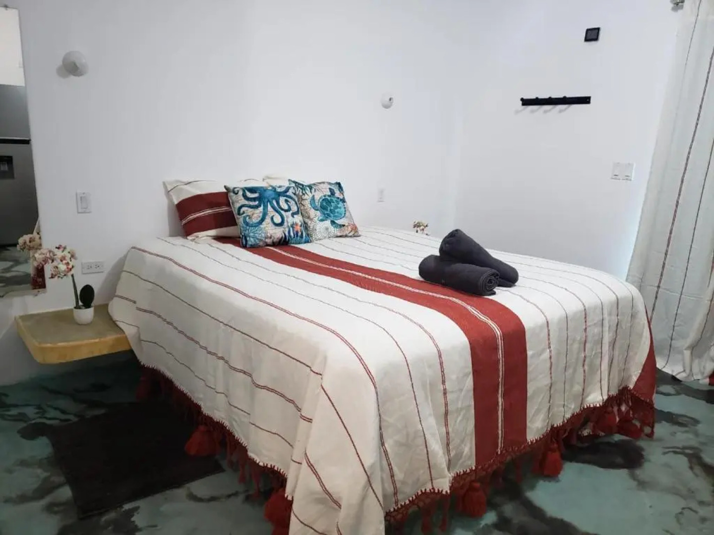 Casa Arrecife - Cozy Suite, Fast Wifi & Balcony! Beach is steps away!