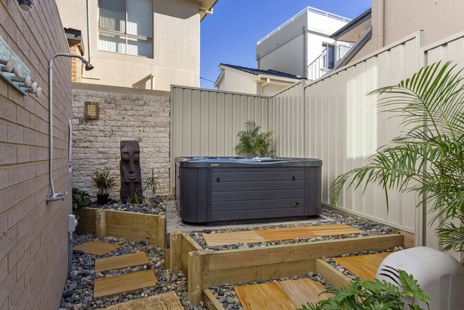 Whale Studio Apartment, 1a Ocean Street