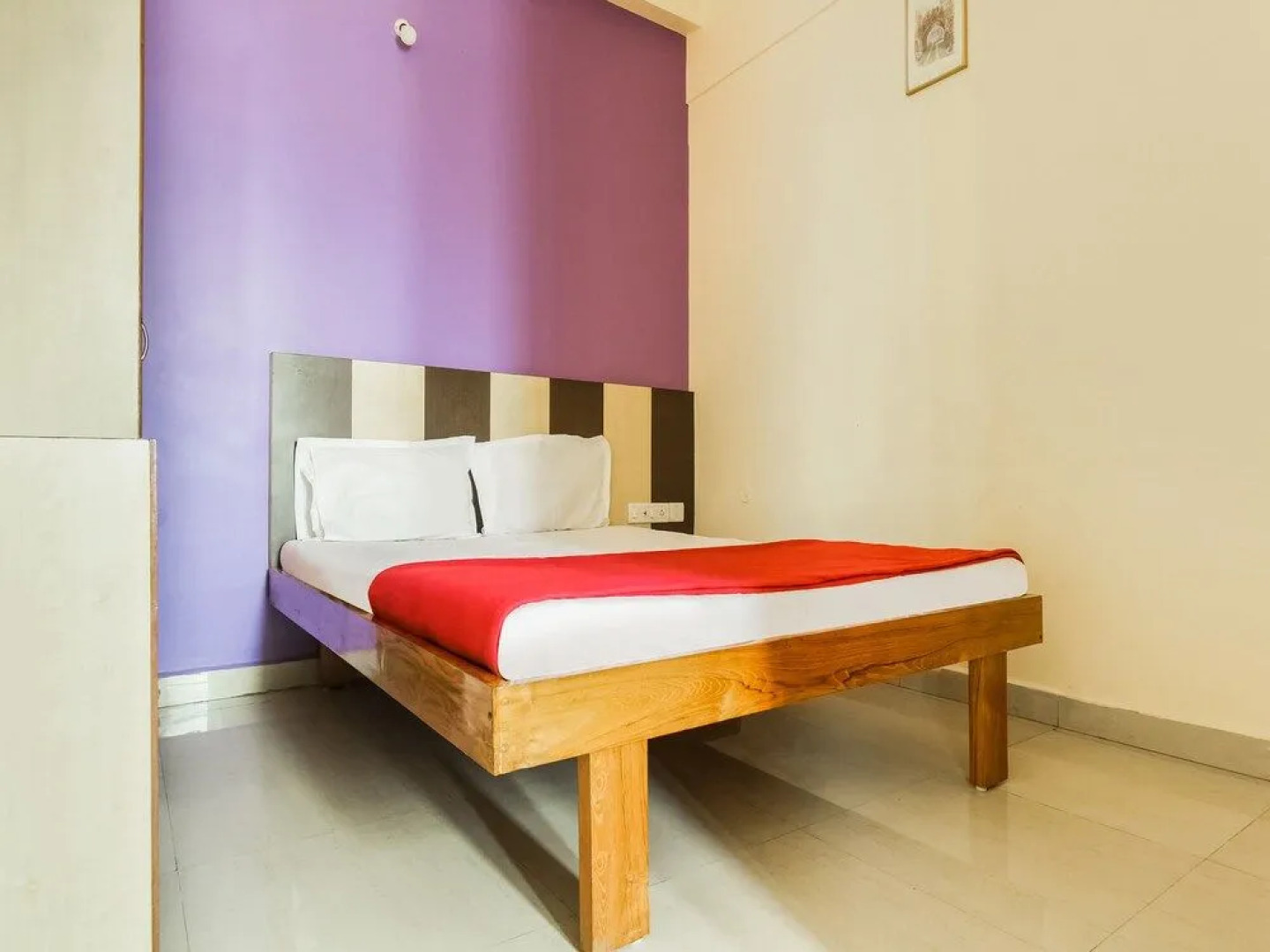 Spot on 49517 Hotel Hoysala Deluxe Lodging