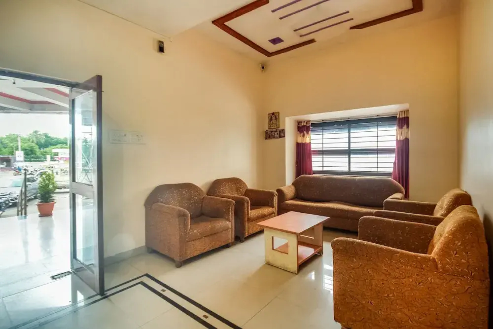 OYO 48043 Hotel Godavari