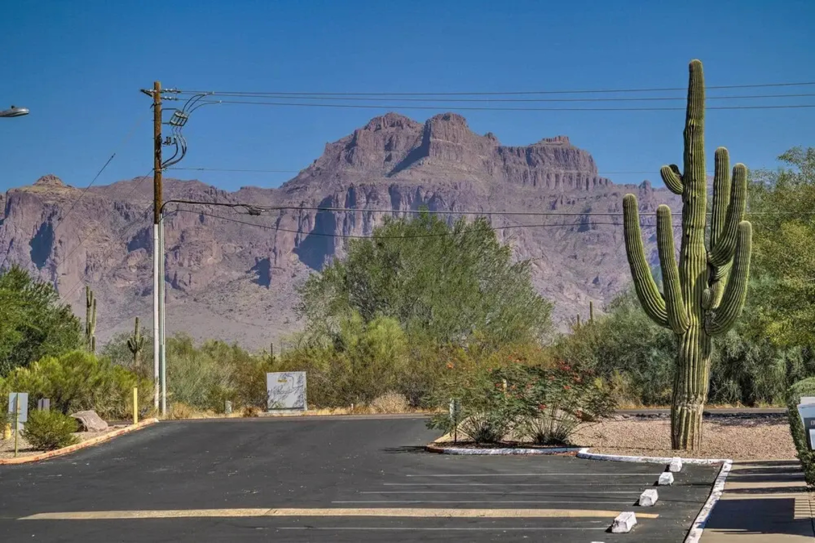 Quiet Retreat ~ 5 Mi to Lost Dutchman State Park!