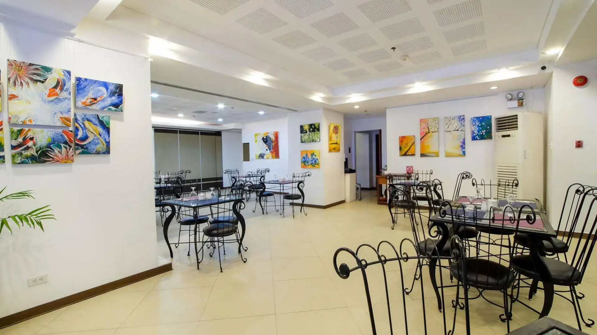 ZEN Rooms Poblacion Makati