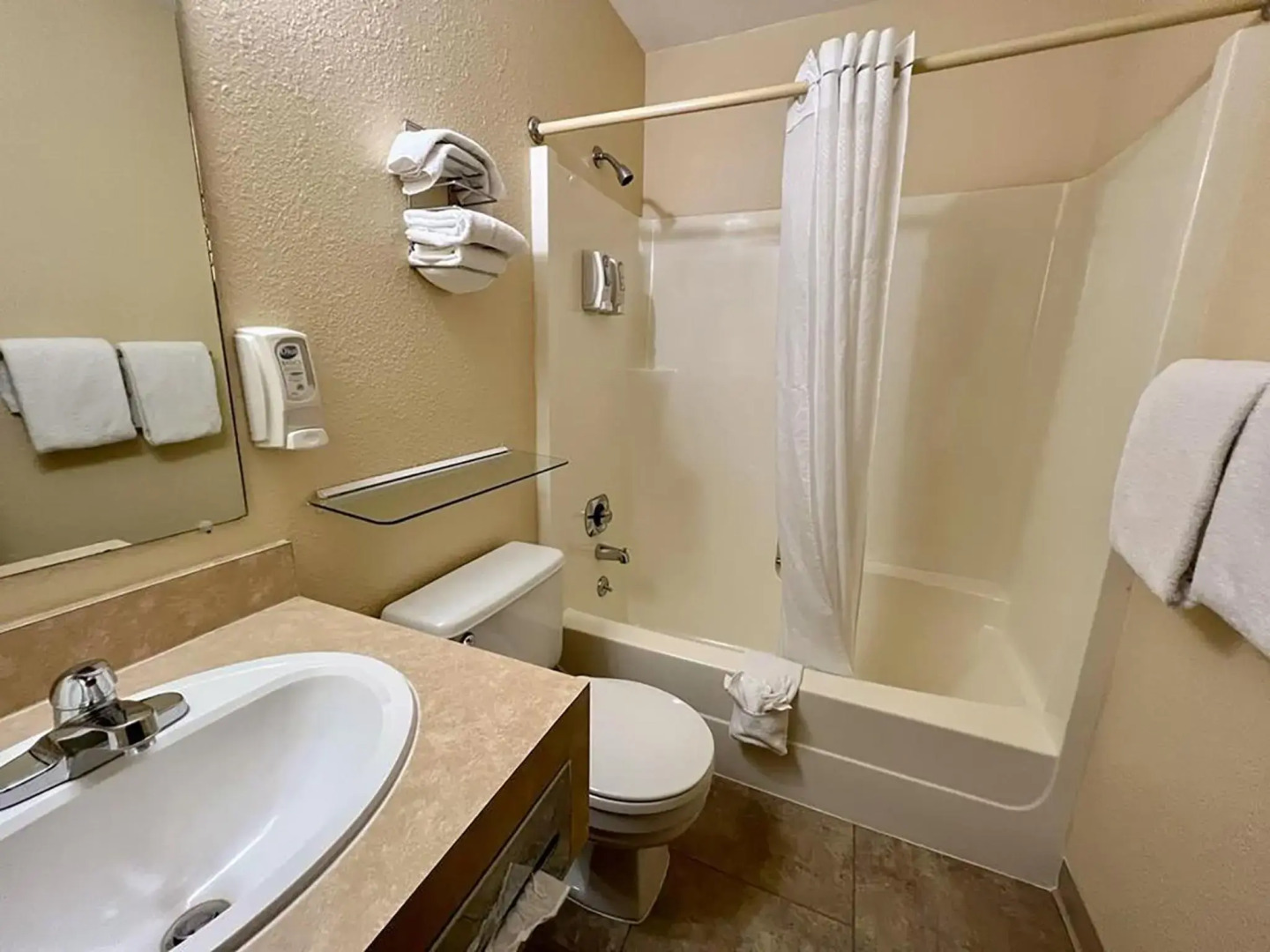 Beartooth Hideaway Inn and Cabins