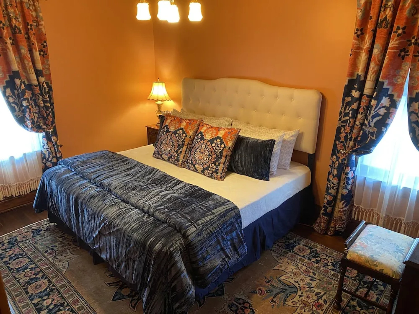 Vineyard Mansion & Carriage House Bed & Breakfast