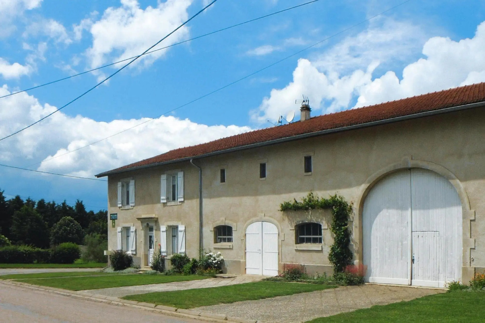 House Near Lac de Madine With Historic Charm